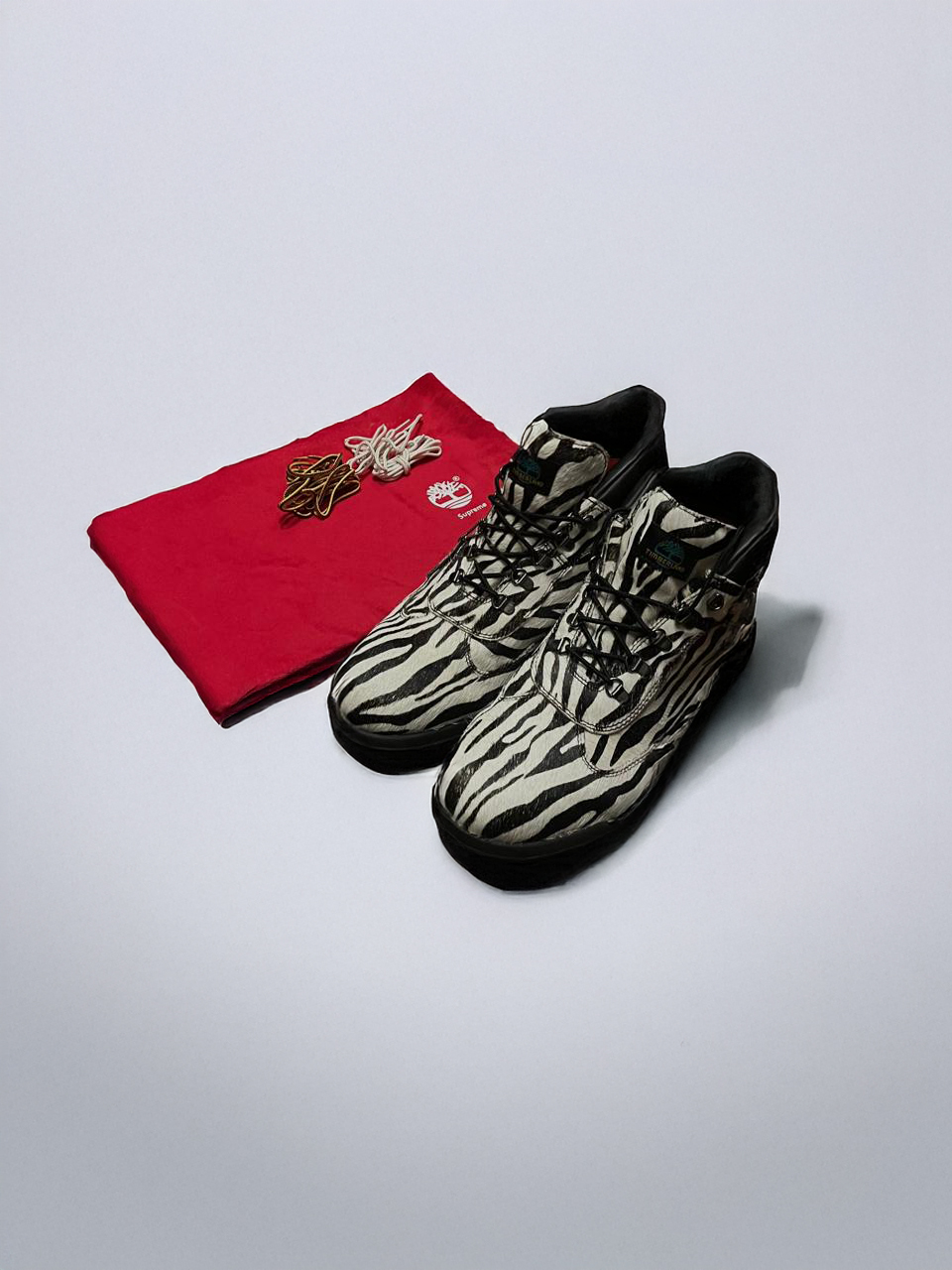 SUPREME x TIMBERLAND ZEBRA FIELD BOOT MID [11.5US // 44AR] - Image 2